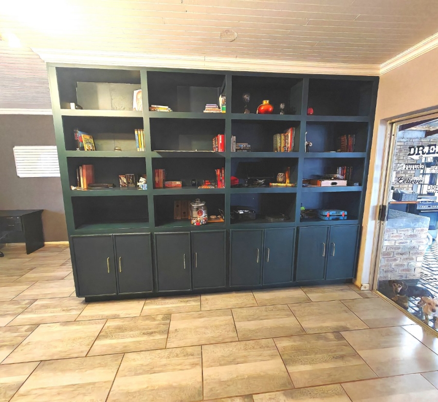 4 Bedroom Property for Sale in Uitsig Free State